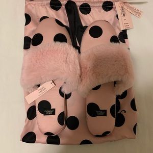 VICTORIA’S SECRET Pink Slippers